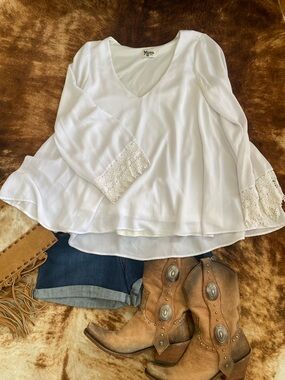 Show Me Your Mumu Top Size Small White Blouse V Neck Lace Trim Long Bell Sleeve